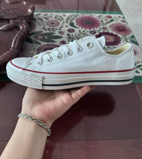 匡威经典款白色低帮帆布鞋，全新，女款36码...