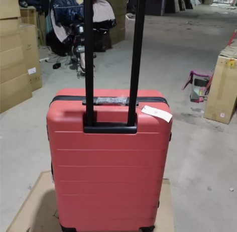 小米90分24寸红色拉杆箱,几乎全新的,静...