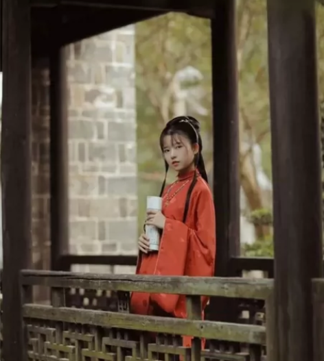 兰若庭太平有象，红色长袄，xl码，全新带吊...