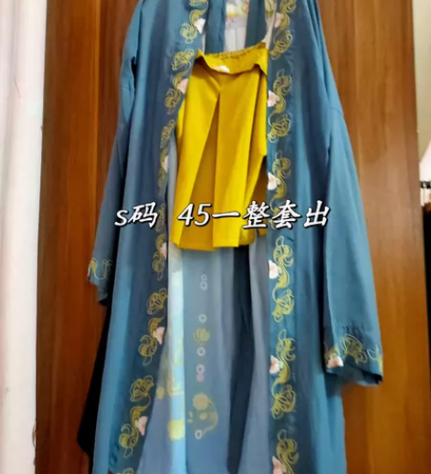 出闲置汉服！！！ 同城可自提！！！ 一件不...