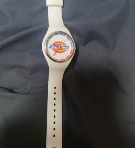 dickies手表，可正常使用，表盘膜未撕...