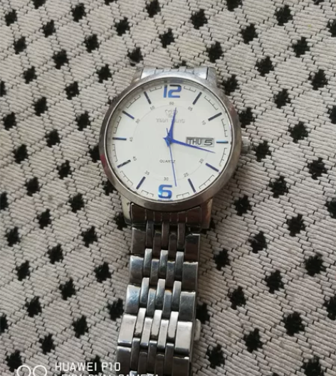 天王石英男表，成色好走时精准，蓝字蓝针。表...