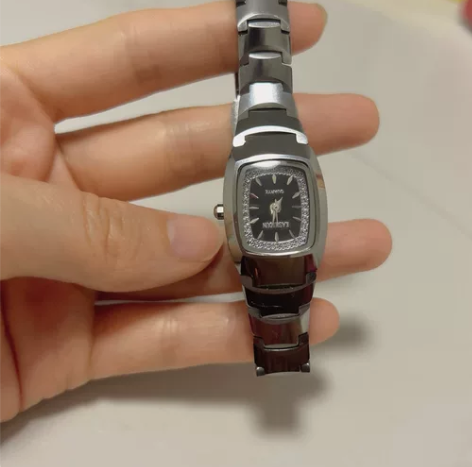 没怎么戴过，几乎全新，卡诗顿品牌款式比较大...