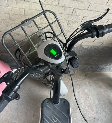 台铃电动车，刹车，喇叭，电池都是好的，车子...