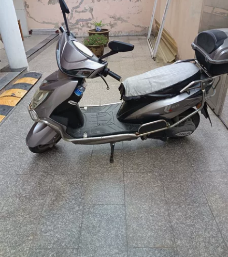 台铃电动车，60v20A，5块电池，车况轻...