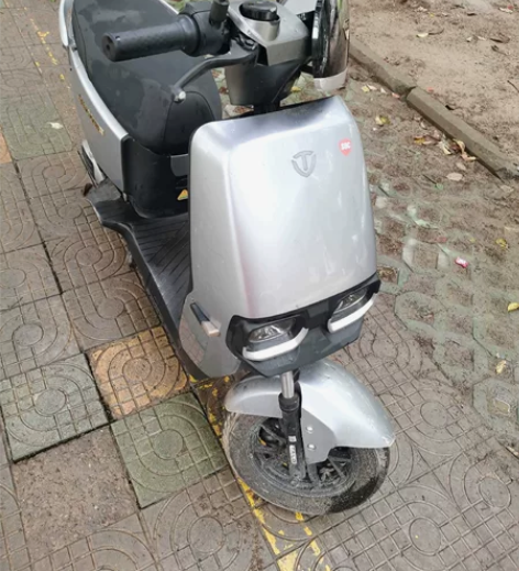 ?电动车2023新款电动摩托车72V大型长...