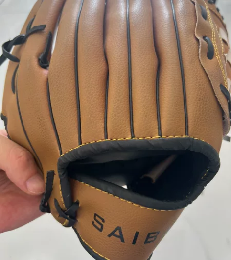 赛霸棒球手套，垒球手套，加送两个球。 基本...