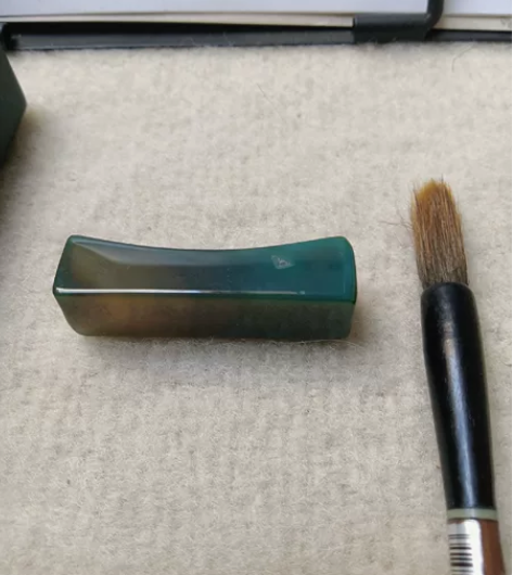 笔架，玛瑙毛笔架，天然玛瑙石雕刻而成，做工...