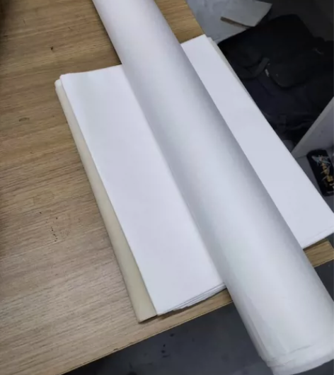 熟宣纸四尺的大概25张，四尺四开的十几张。...