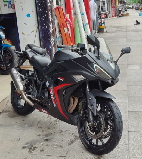 新到一台小忍者V6双杠400  21年1月...