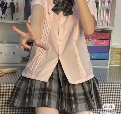 元气也原创黑粉格裙 默认微瑕，不退不换。有...