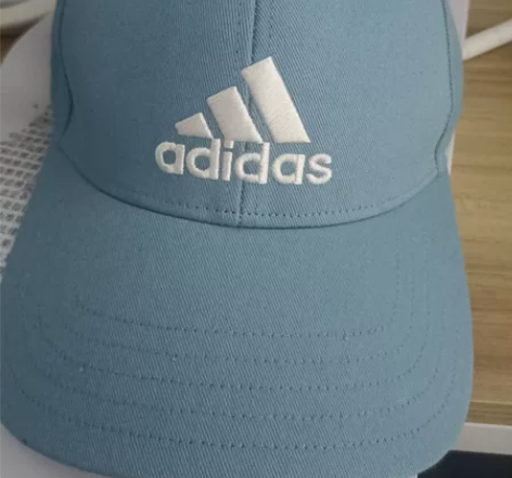 阿迪达斯帽子，正品正品， 线上购买，不太戴...