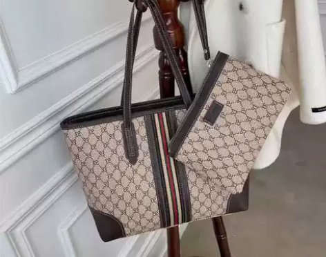 香港正品真皮包包女新款2024高级时尚春夏...