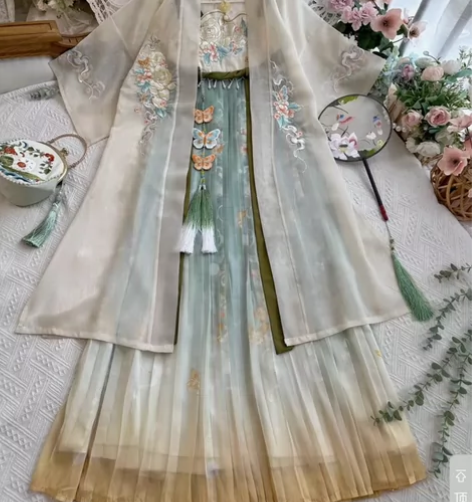 汉服闲置！佐馨汉服，m码，全新，一套，裙子...