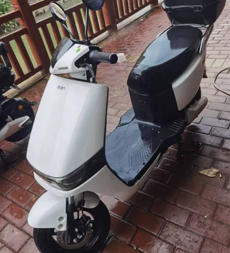 哈啰棒途电动车，9成新，新国标电动车，带牌...