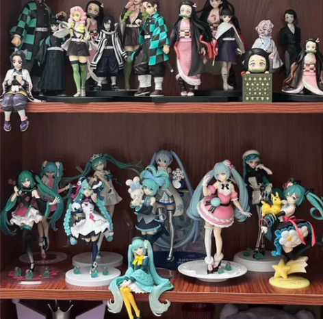 初音+鬼灭景品手办，盒子都完好 好价 自带...