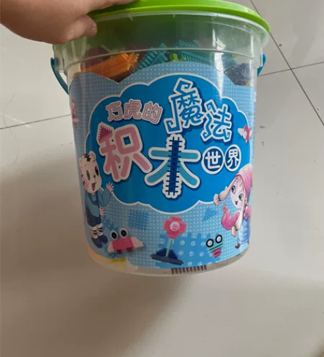 拼插积木 正品 两桶 一个是巧虎的 一个是...