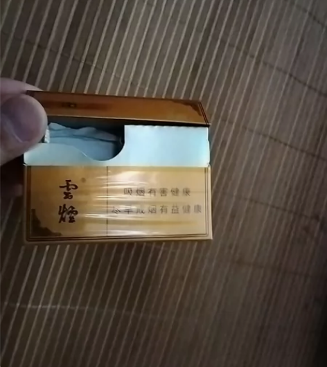 空盒子一枚，上翻盖，品样完好，售出不退不换...