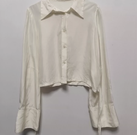 女款真丝上衣小短衫，英式复古，袖子宽大长的...