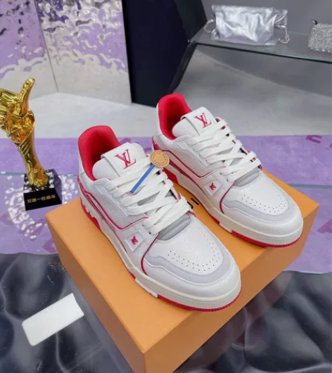 原版开发 品质出货 欢迎对比  LV板鞋系...