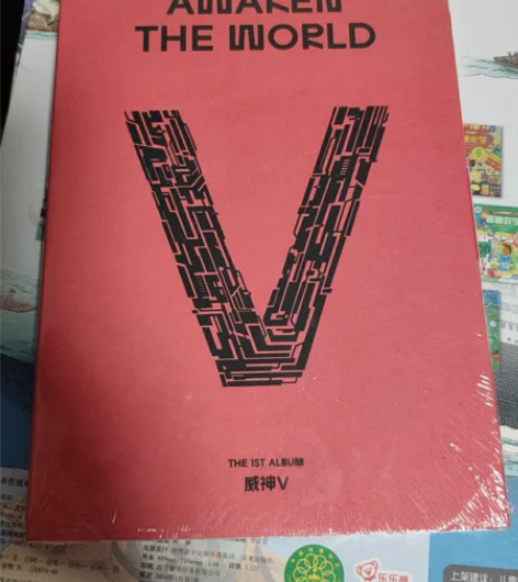 正版 威神V WAYV 首张正规专辑 感兴...