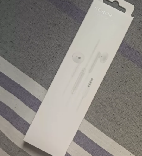 荣耀耳机，全新未拆。买充电宝送的。 感兴趣...