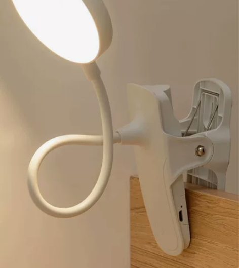 【特价9.9元包邮到家】 学生专用护眼台灯...