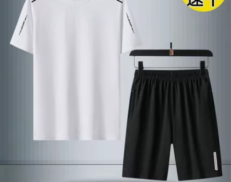 9元，9元，服装店倒闭关门不干了现清仓处理...