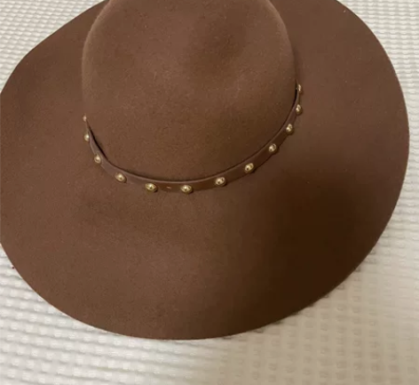 时尚阔沿呢子礼帽，八成新，闲置转，配呢子大...