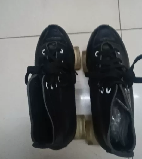 出售一双旱冰鞋，40码，只穿过一两回，稍微...