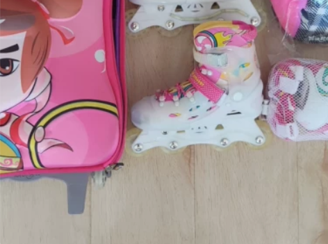 儿童品牌轮滑鞋，全新未使用，带拉杆箱 护具...