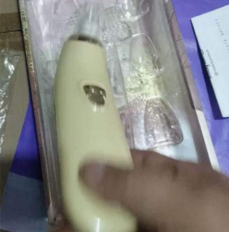 美容仪(好像是吸黑头的)，如图包邮 感兴趣...