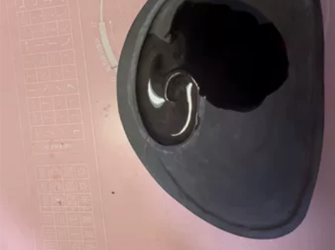 出一个端砚 石品不错 有火捺 彩带 发墨如...