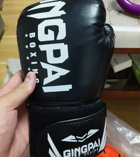 拳击手套99新仅用一次 可小刀