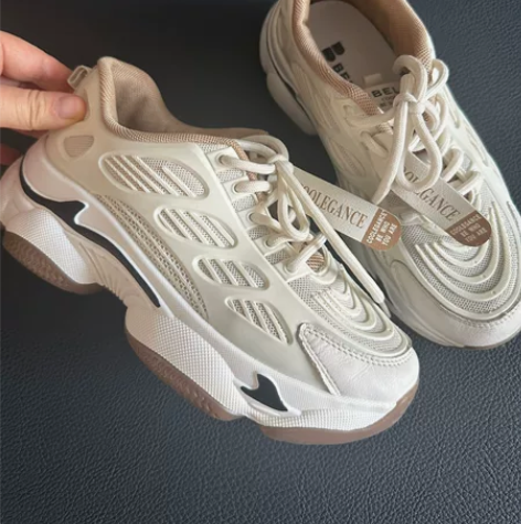 自己的运动鞋，36码数，穿过了，但是还是很...