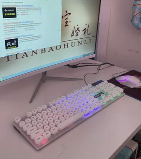 【亏本出囤货太多】机械手感游戏键盘静音台式...