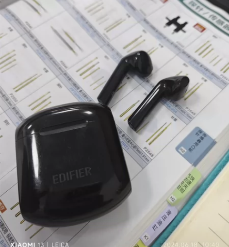 漫步者耳机入耳式，音质好，就是续航单个耳机...