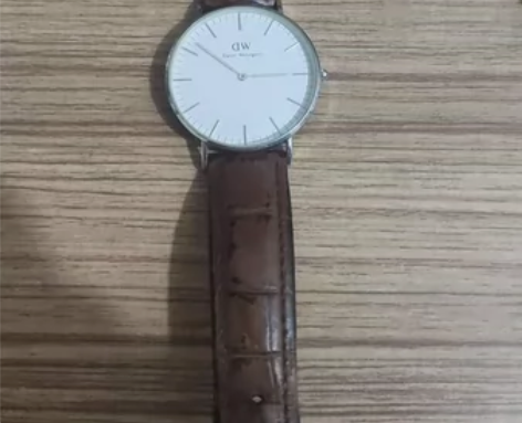 便宜出个不用了的dw表, 没电了懒得换了明...