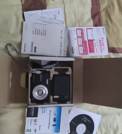 索尼 W520数码相机 九新以上，功能完好...