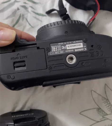 9成新佳能单反相机，型号：eosX7i，1...