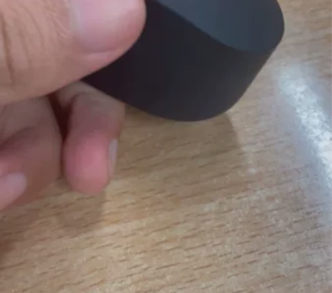 sony 蓝牙耳机，有点带不习惯入耳式。右...