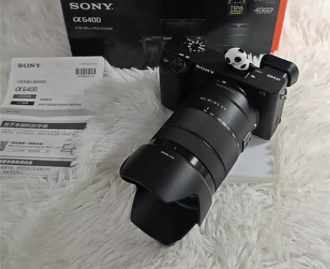 索尼a6400搭配18-135镜头 一镜走...