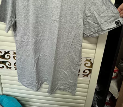 【全新包邮】全新真维斯短袖，麻灰色，纯棉短...