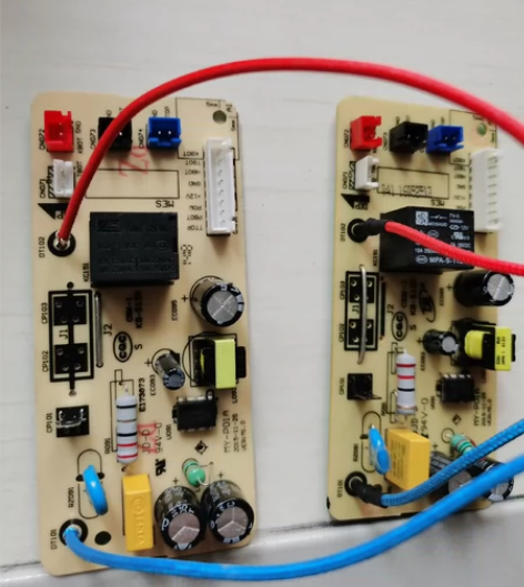 美的电饭煲电脑主板两块，之前以为电饭煲主板...