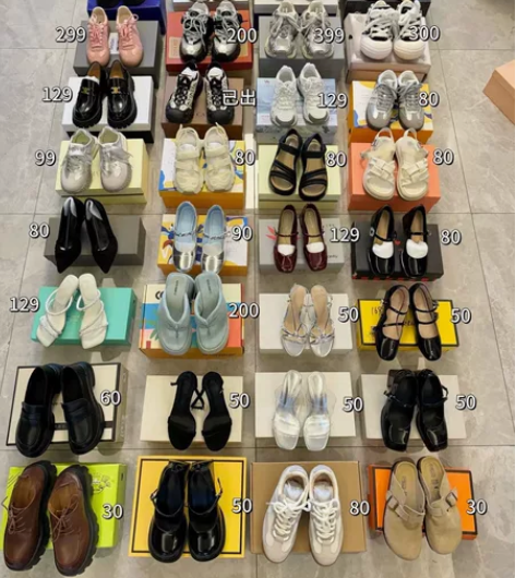 【博主闲置】鞋子低至30r 包邮 速发！ ...