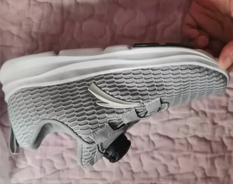 全新安踏旋钮36码  这个偏小也就穿35脚...