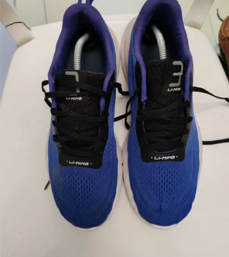 李宁二手大概 89成新的正品 44码休闲鞋...