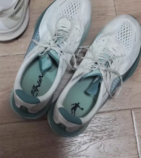 强风2.0，42.5码，购于天猫旗舰店，跑...