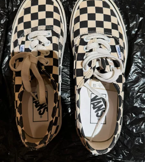 正品vans女款棋盘格系带厚底鞋 鞋号23...