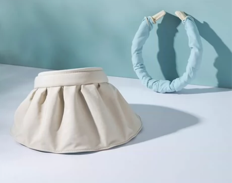 汉客防晒帽，买行李箱送的。 50r，质量特...